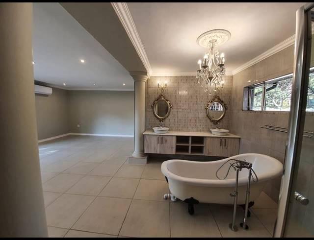 6 BEDROOM FREESTANDING RENTED IN FREEWAY PARK